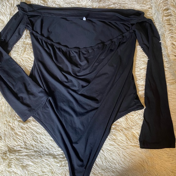 FASHION NOVA BODY SUIT W CUT OUT - Picture 1 of 2